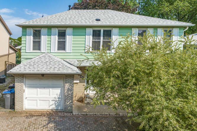 2420 Winthrop Cres