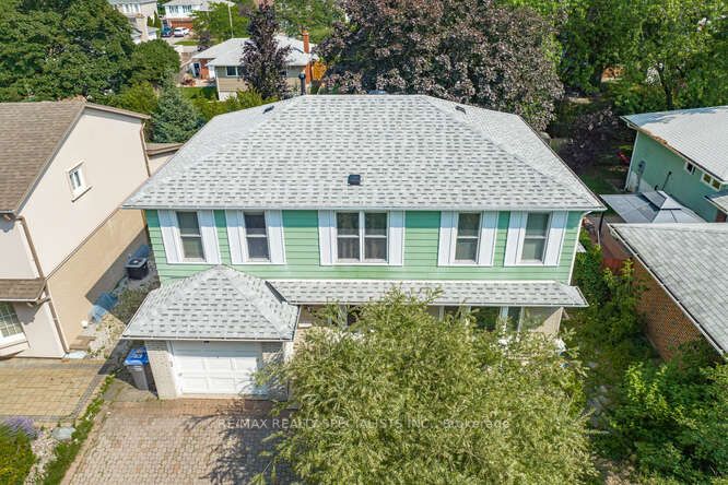 2420 Winthrop Cres