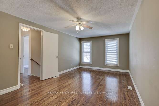 2420 Winthrop Cres