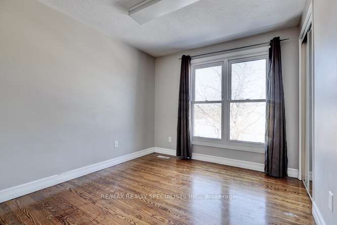 2420 Winthrop Cres