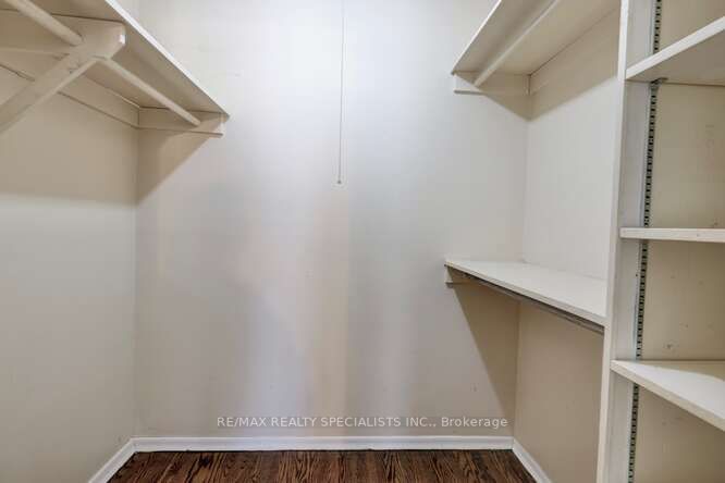 2420 Winthrop Cres