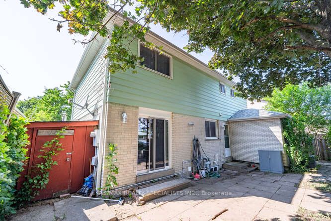 2420 Winthrop Cres