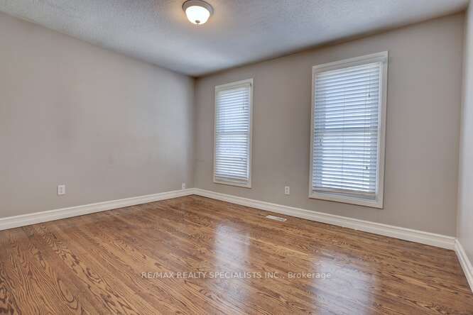2420 Winthrop Cres