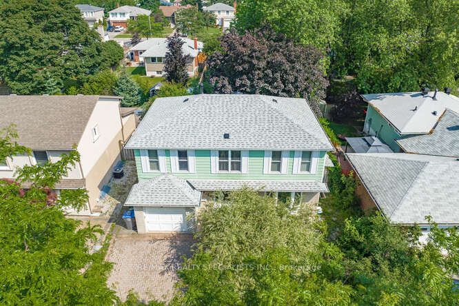 2420 Winthrop Cres