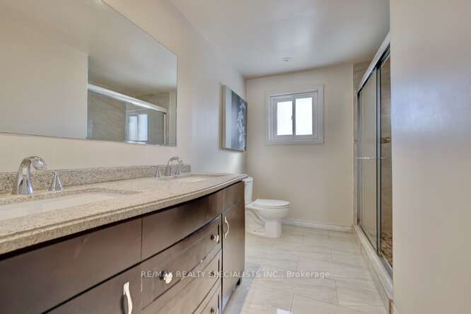 2420 Winthrop Cres
