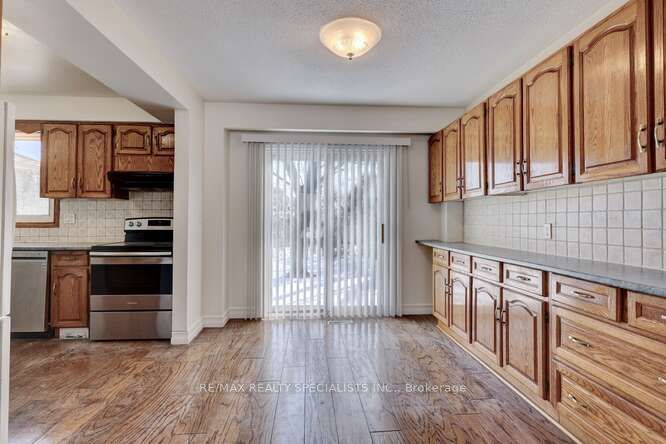2420 Winthrop Cres