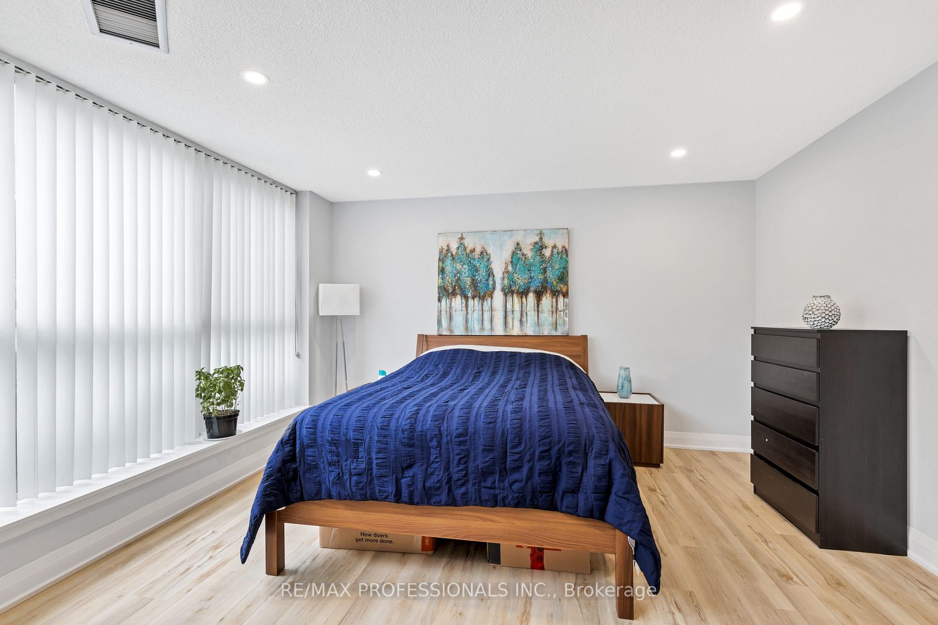 2091 Hurontario St, #108