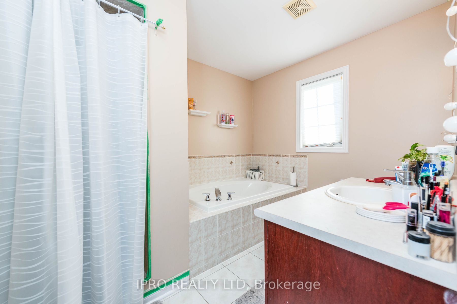 41 Fallstar Cres