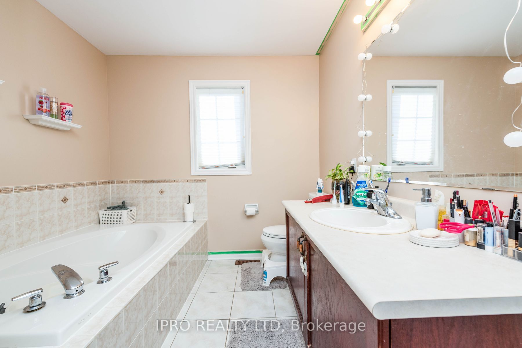 41 Fallstar Cres