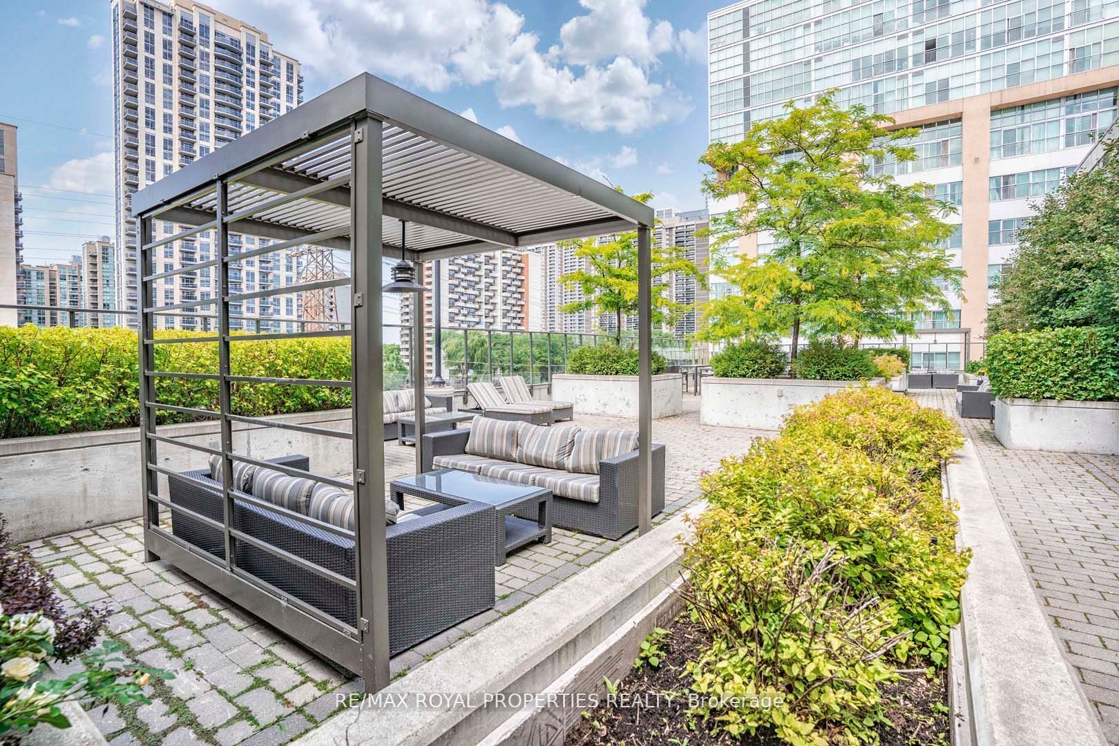 8 Fieldway Road, #512