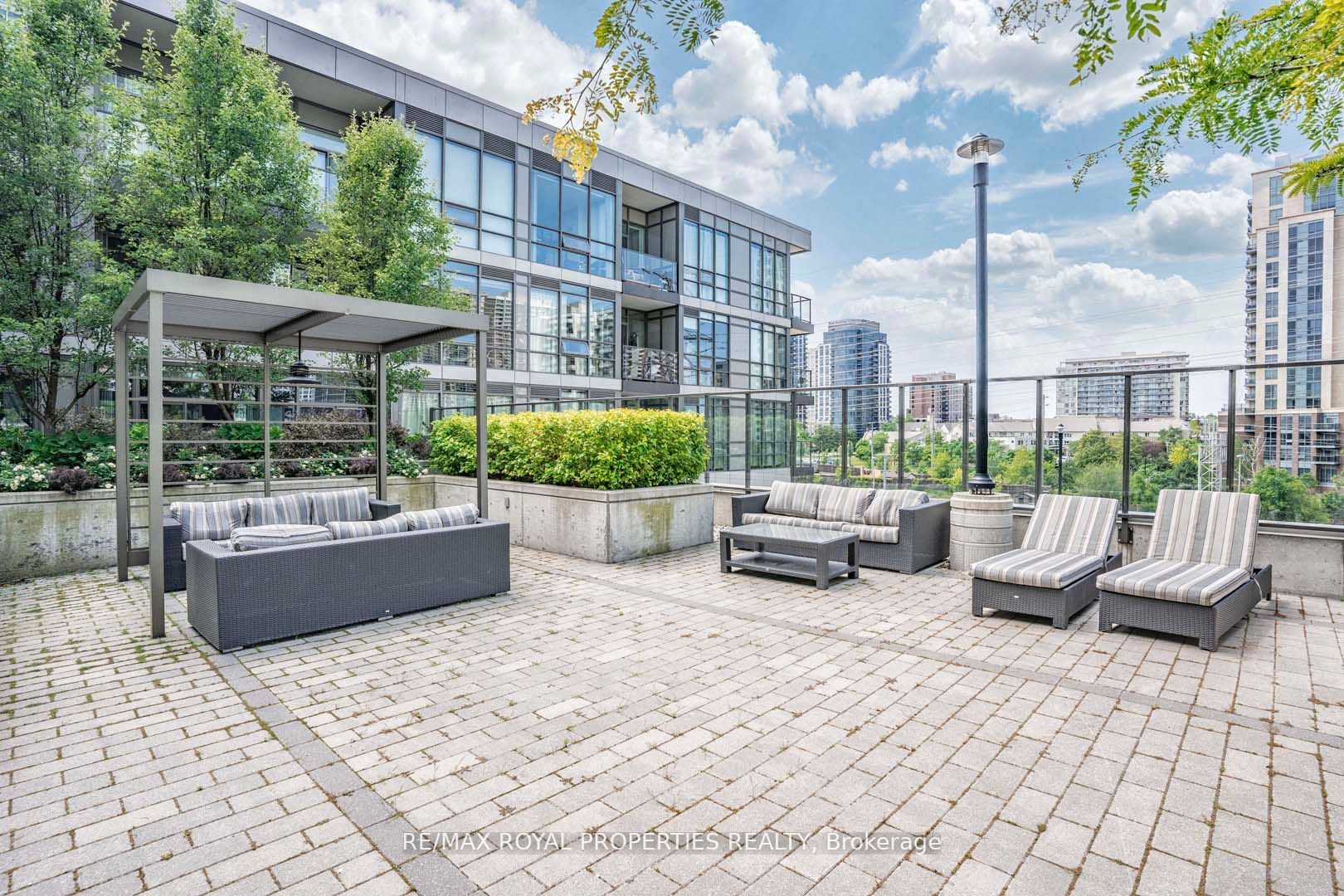 8 Fieldway Road, #512