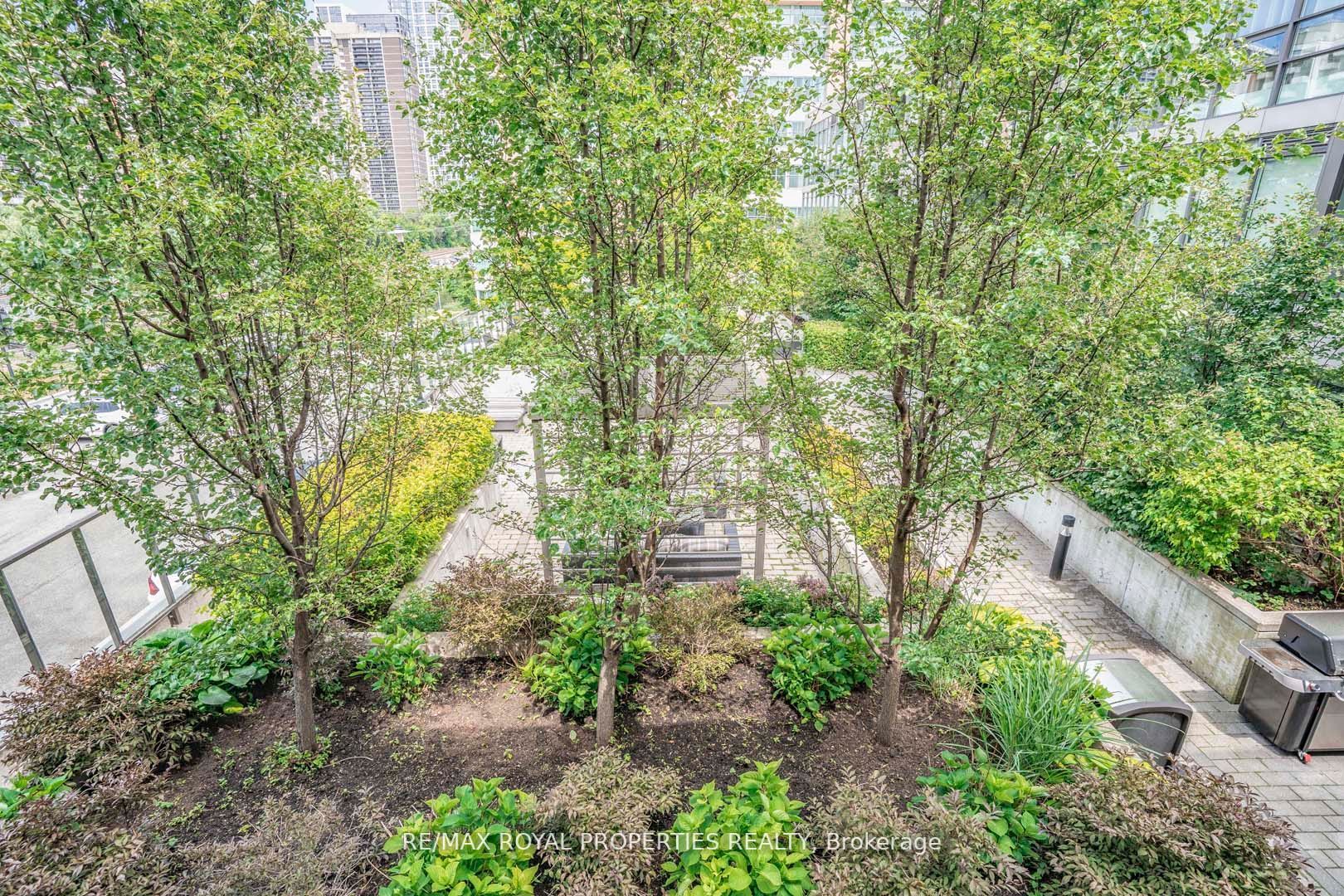 8 Fieldway Road, #512