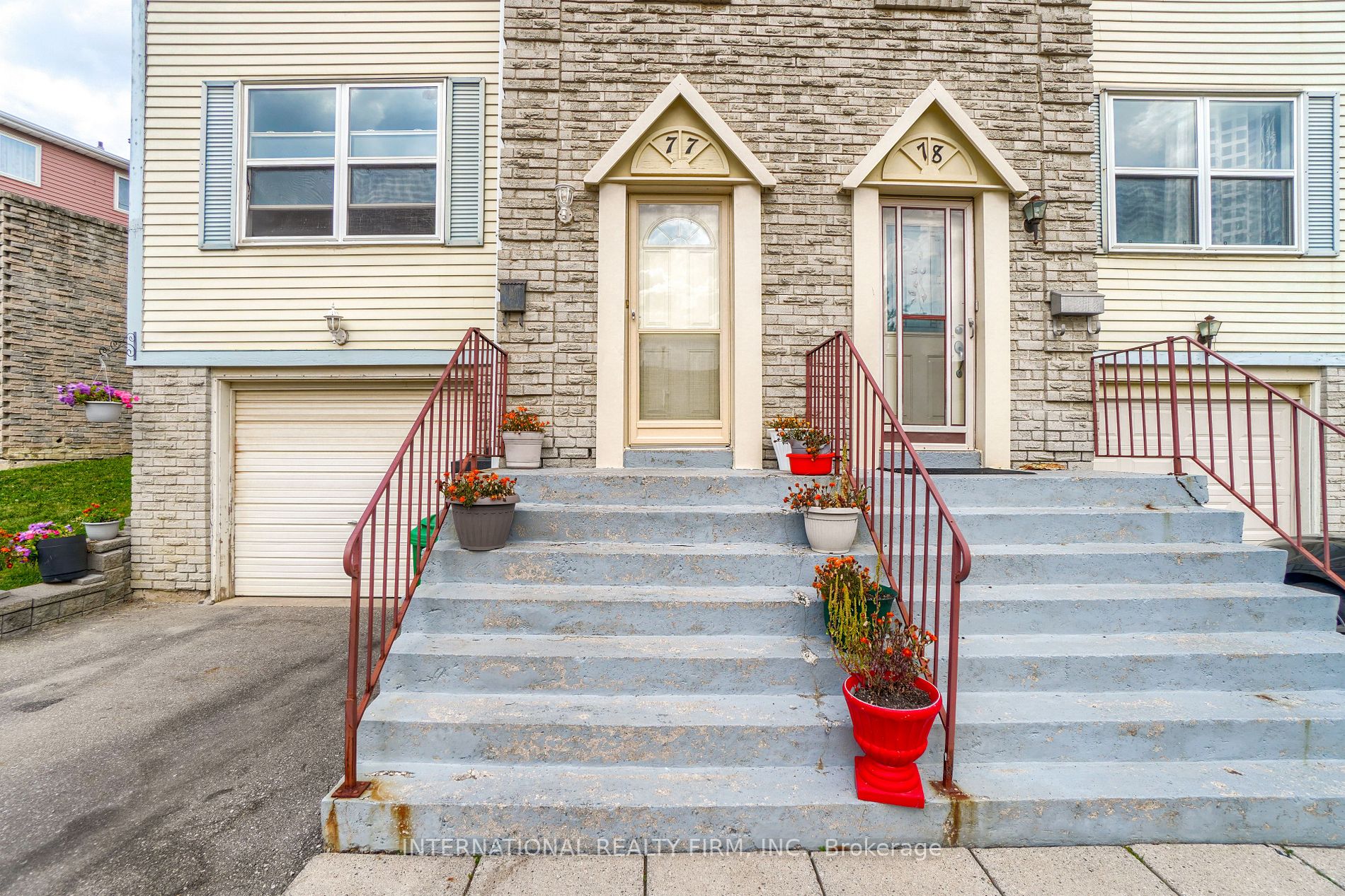 77 Morley Cres, #77