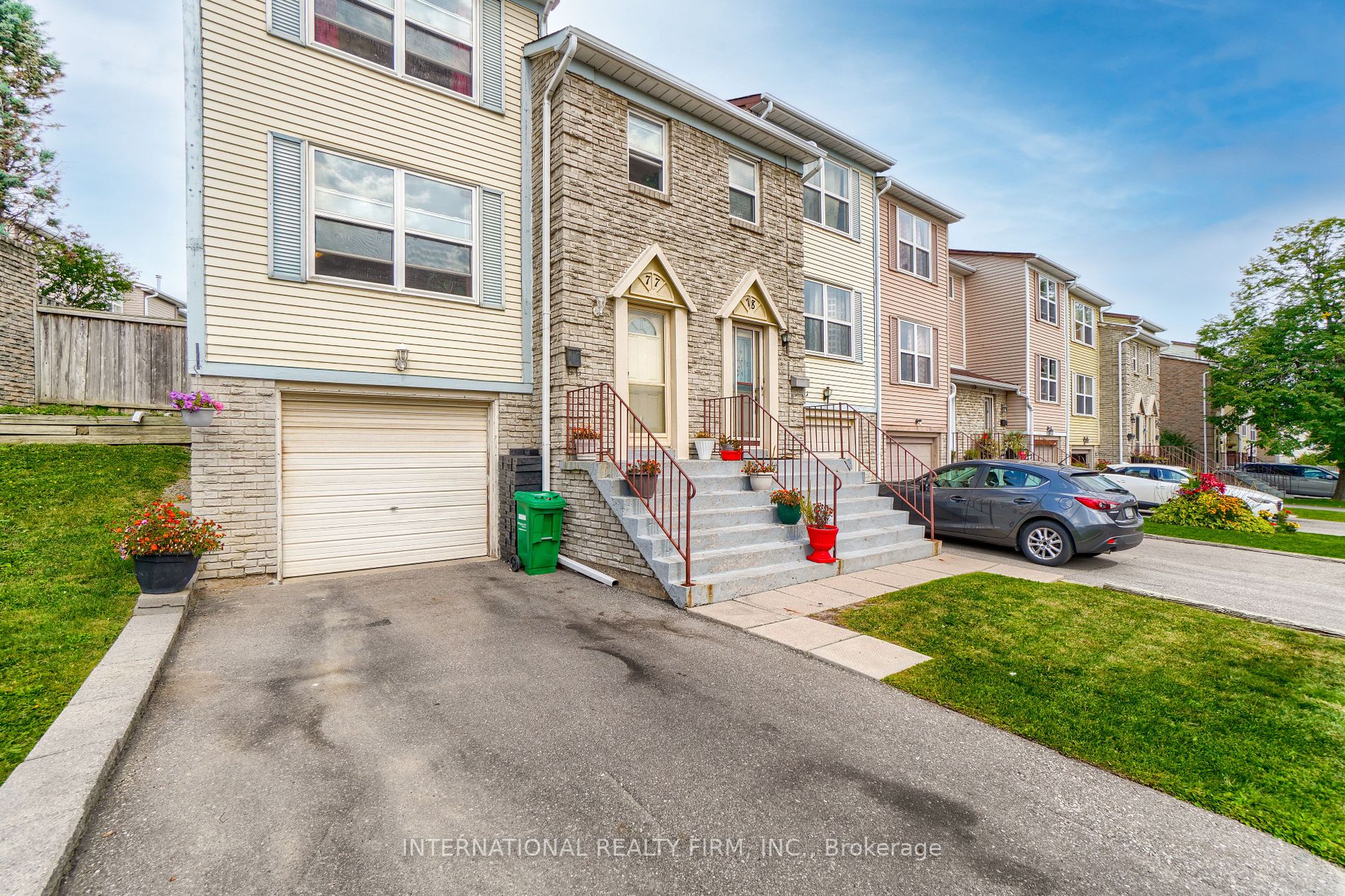 77 Morley Cres, #77