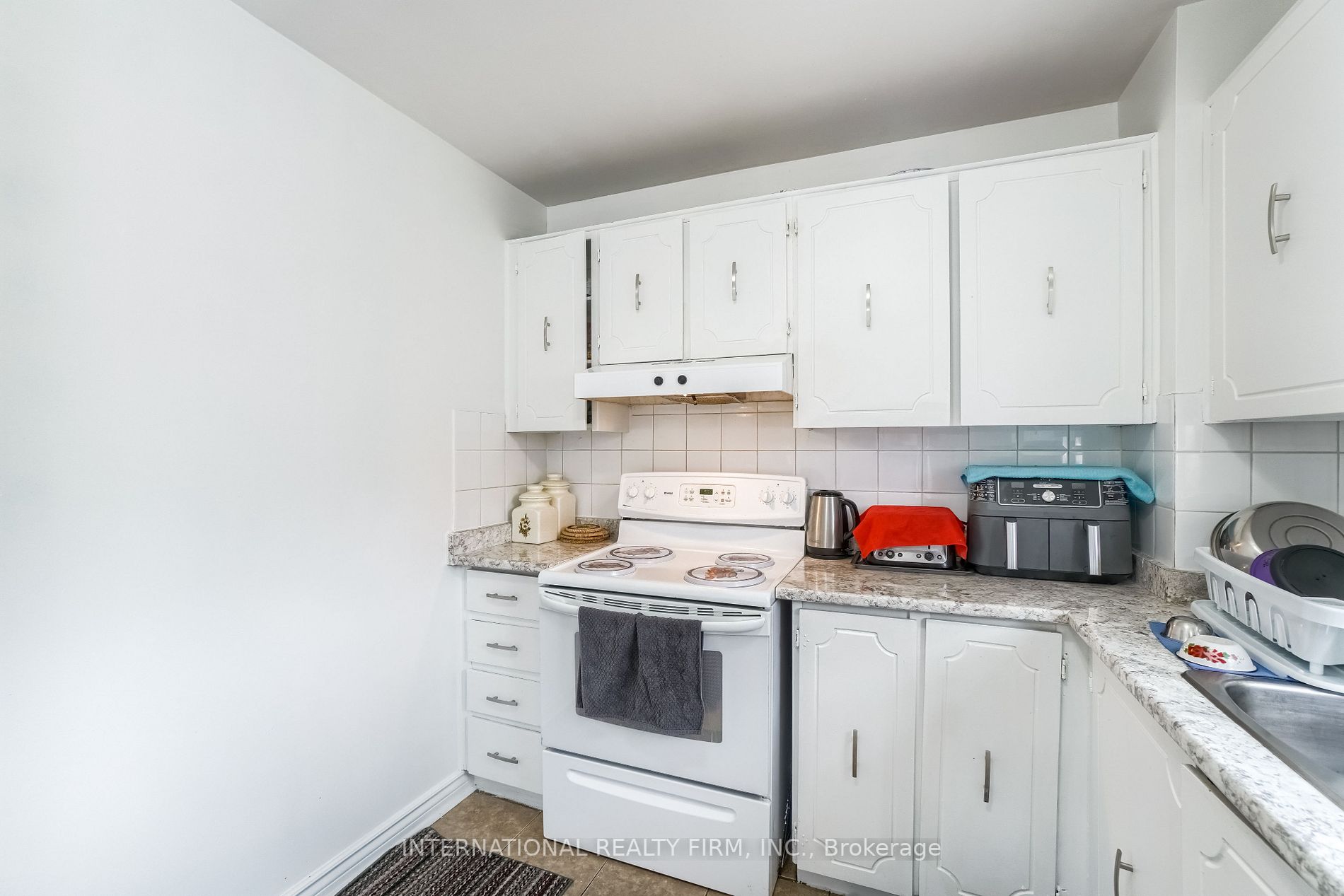 77 Morley Cres, #77