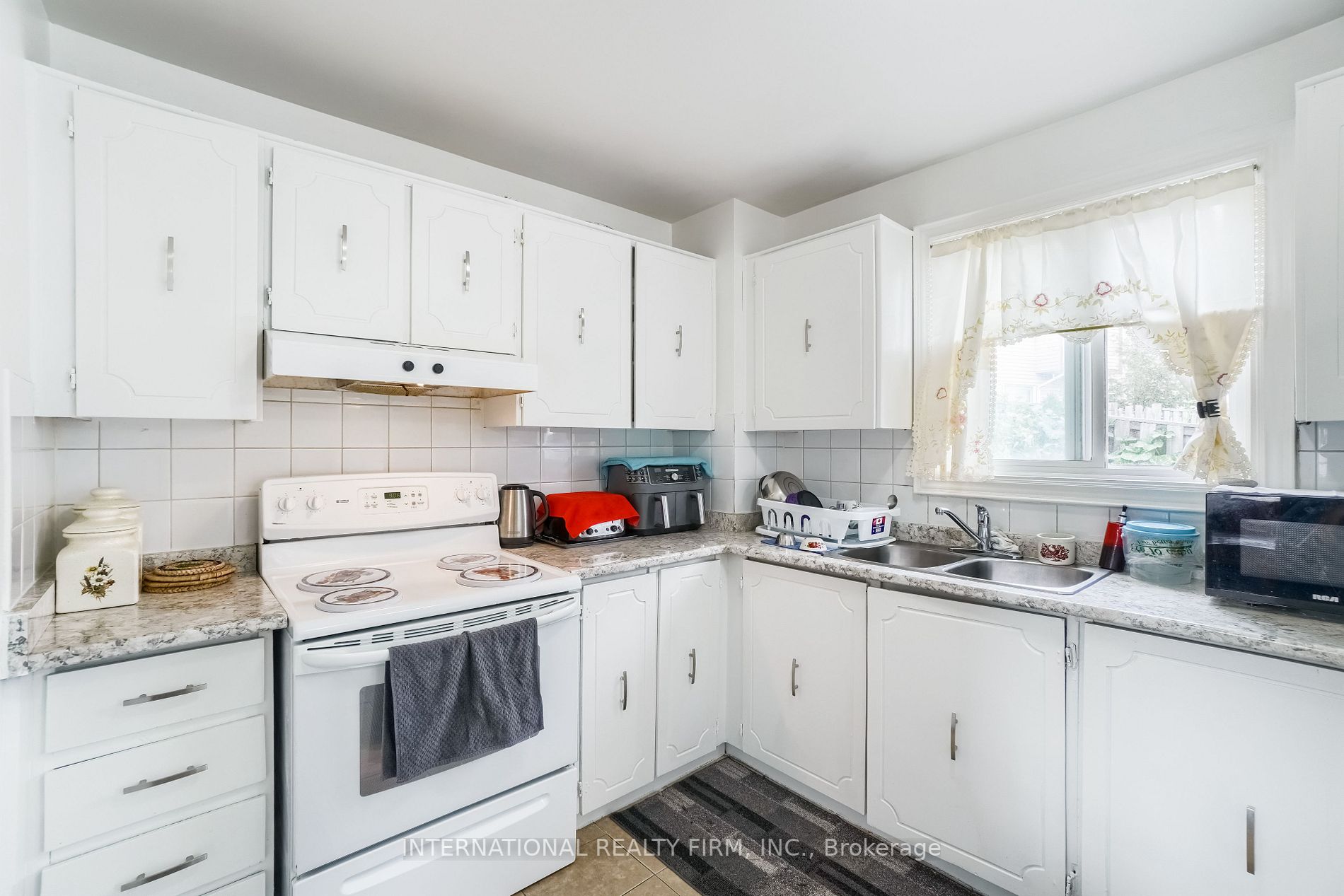 77 Morley Cres, #77