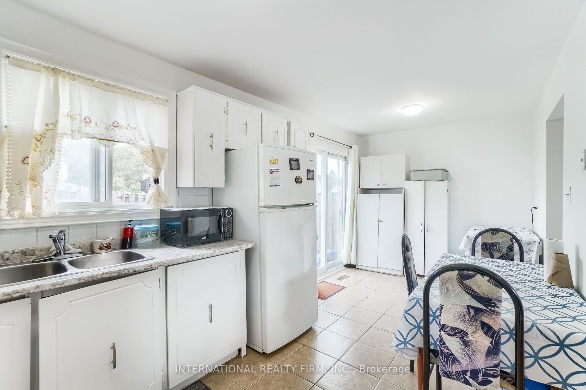77 Morley Cres, #77