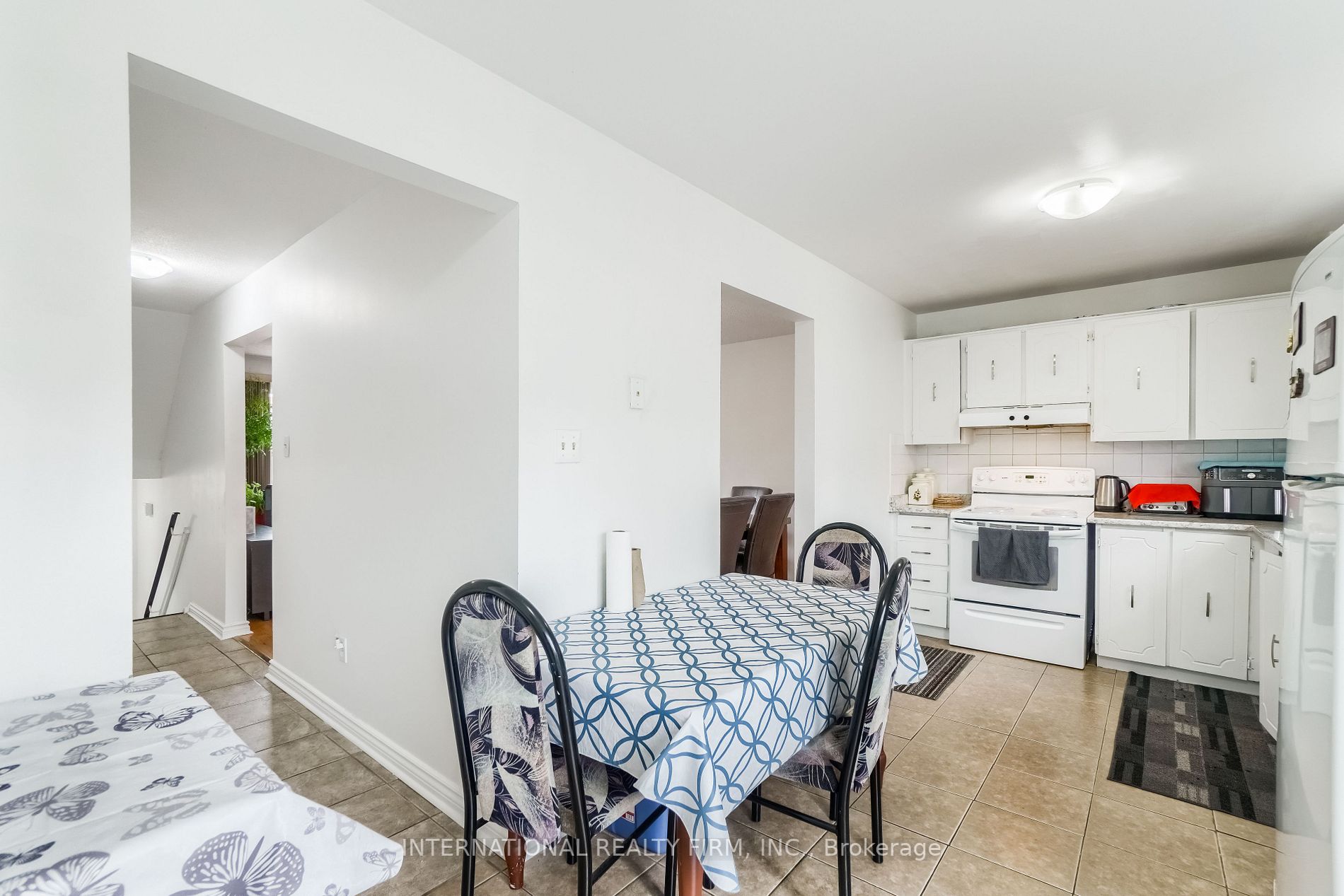77 Morley Cres, #77