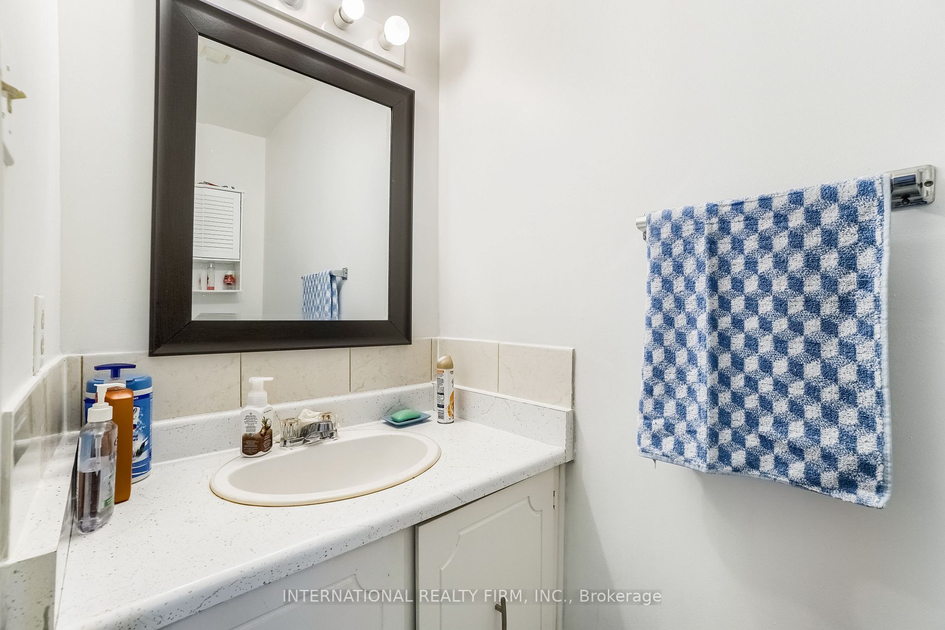 77 Morley Cres, #77