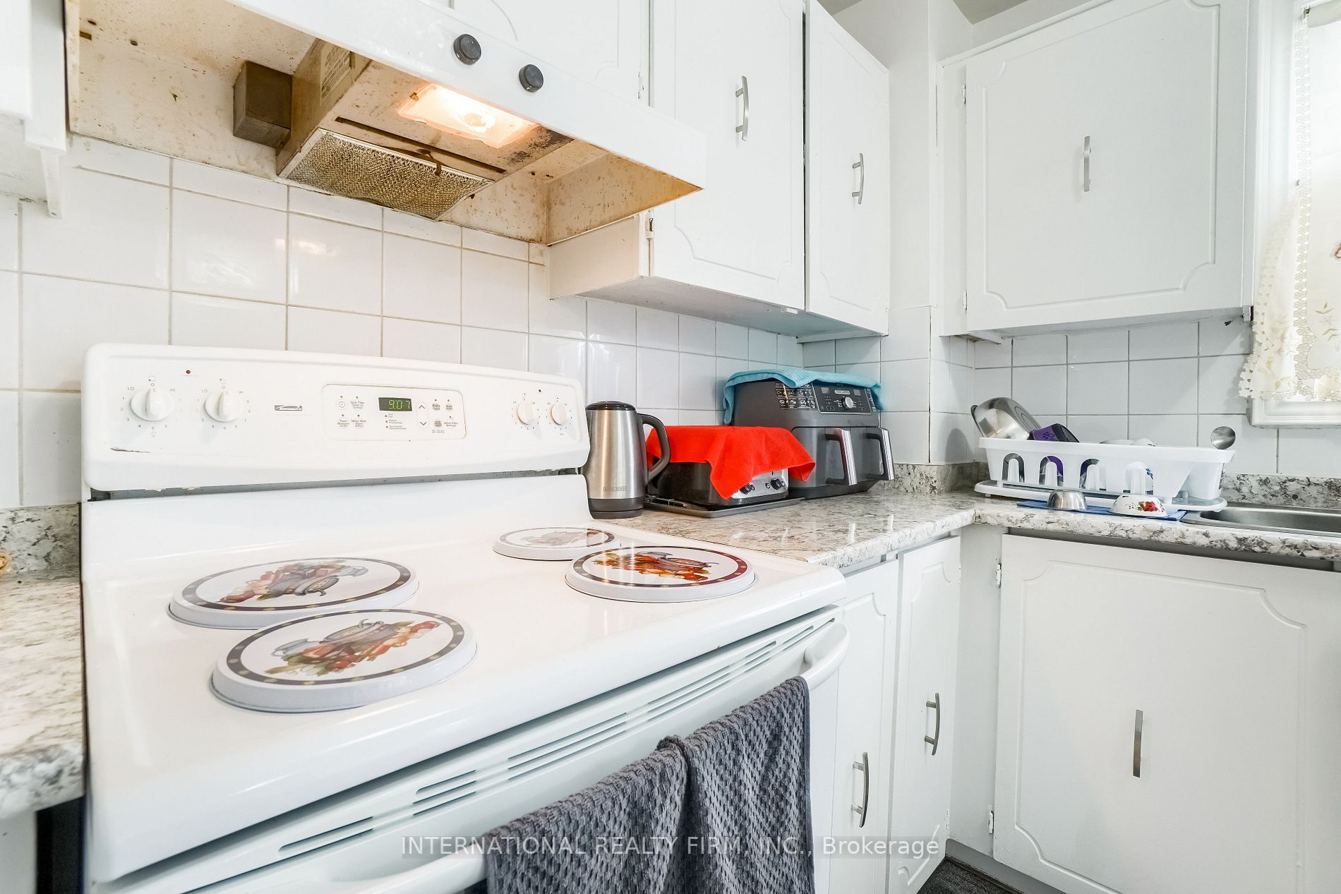 77 Morley Cres, #77
