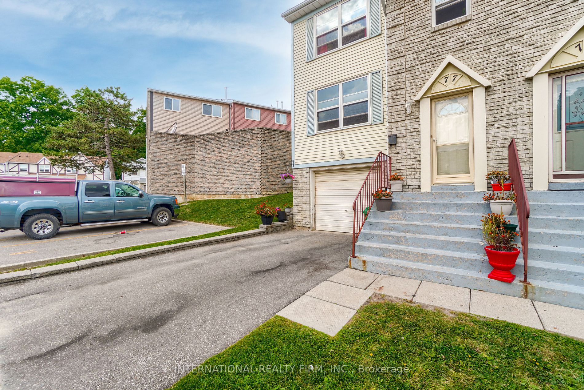 77 Morley Cres, #77