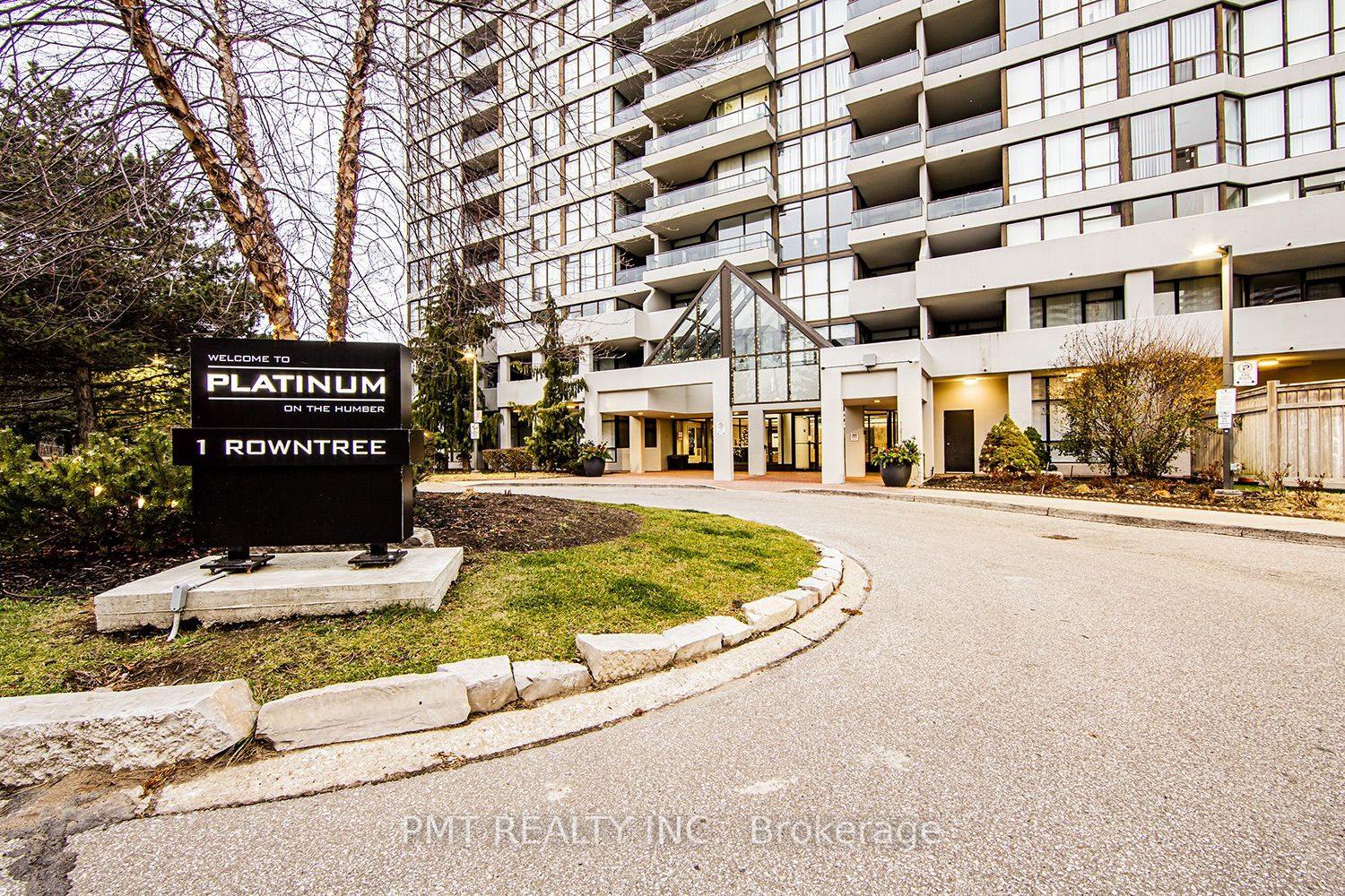 Listing W6635290 - Large Photo # 1