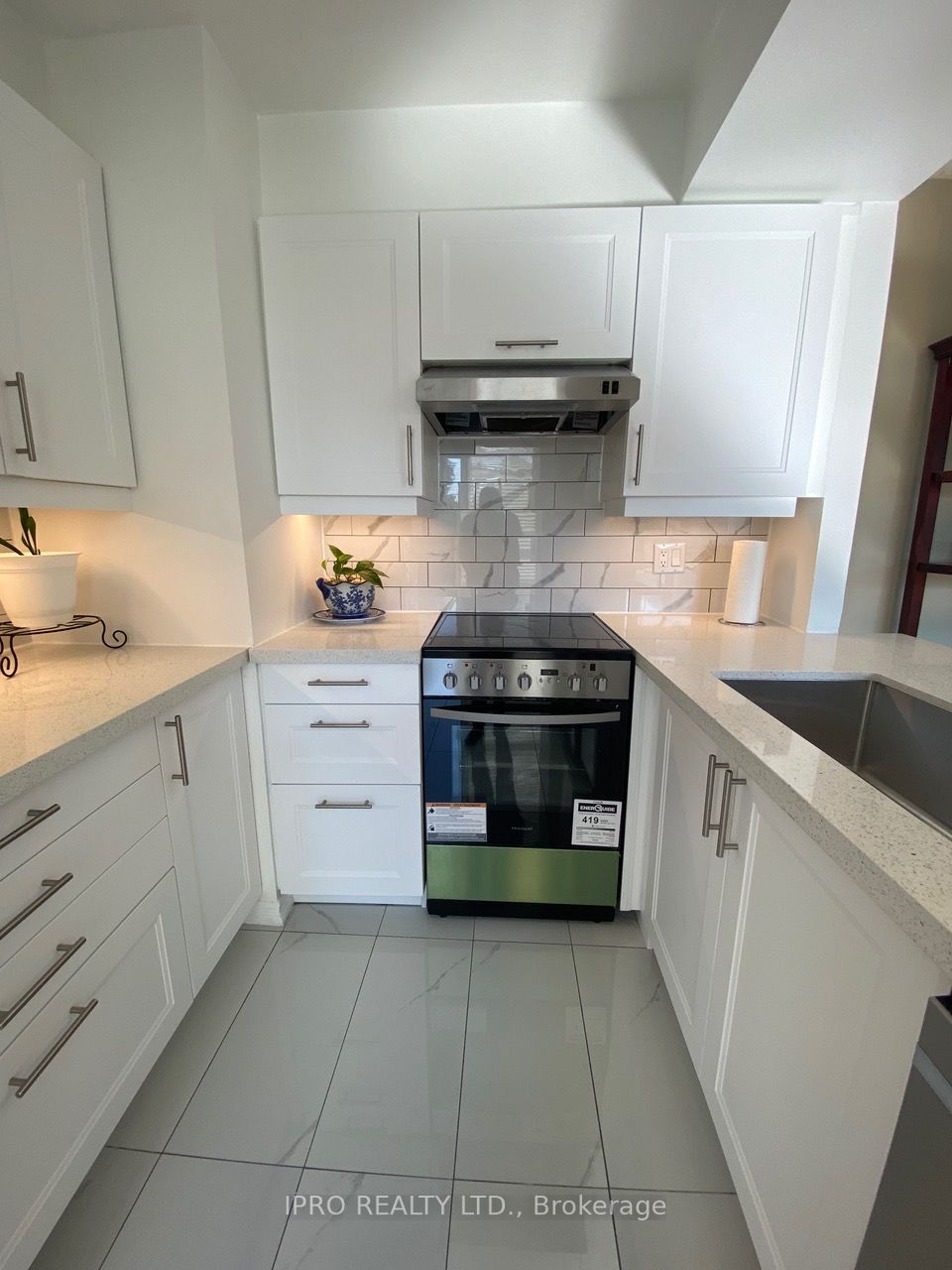 50 Eglinton Ave W, #201