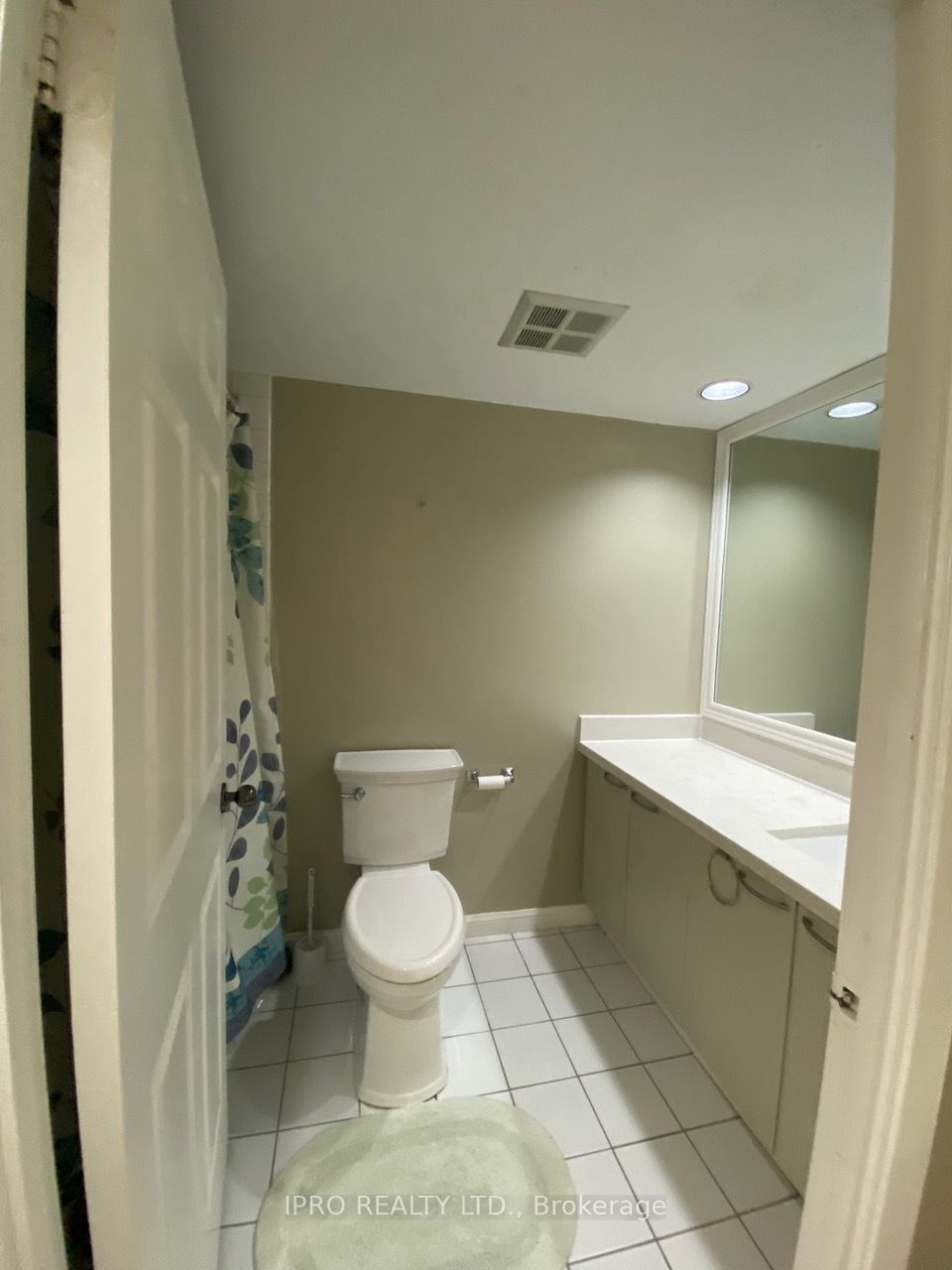 50 Eglinton Ave W, #201