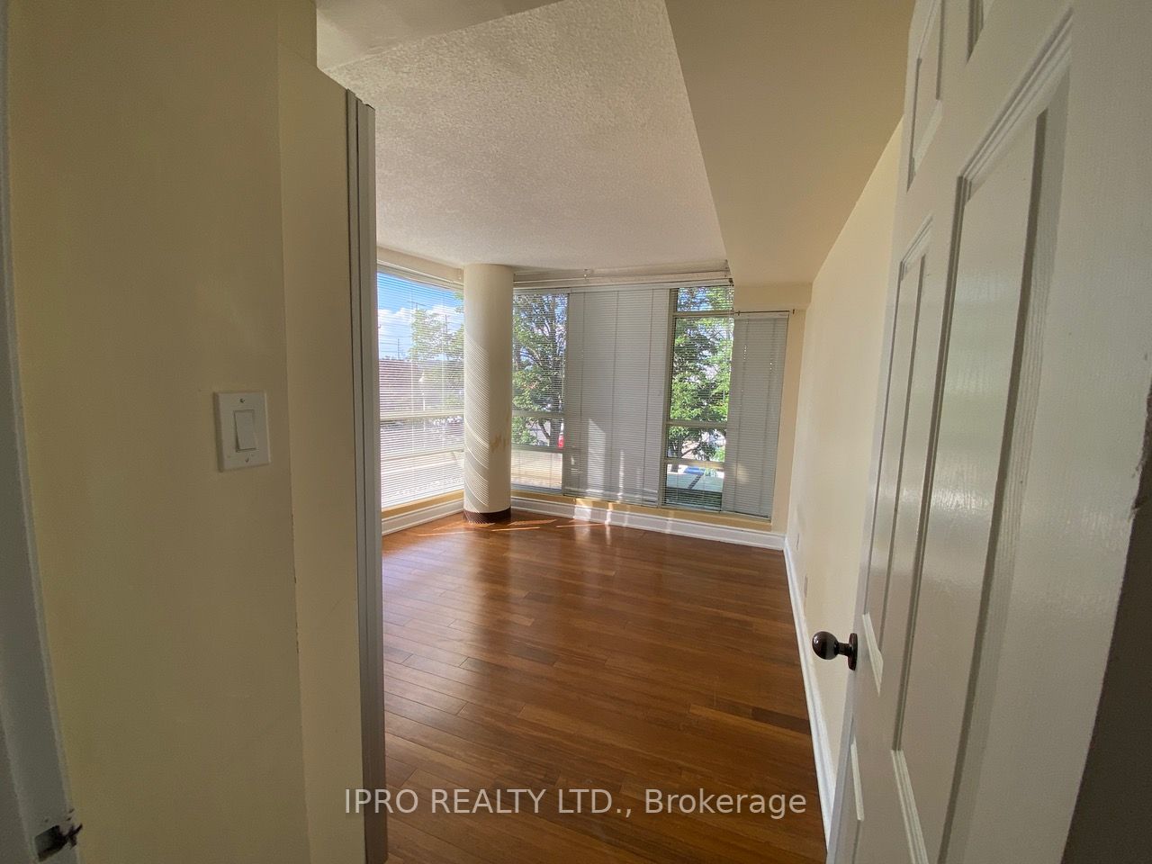 50 Eglinton Ave W, #201