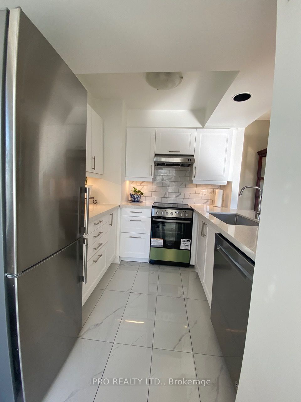 50 Eglinton Ave W, #201