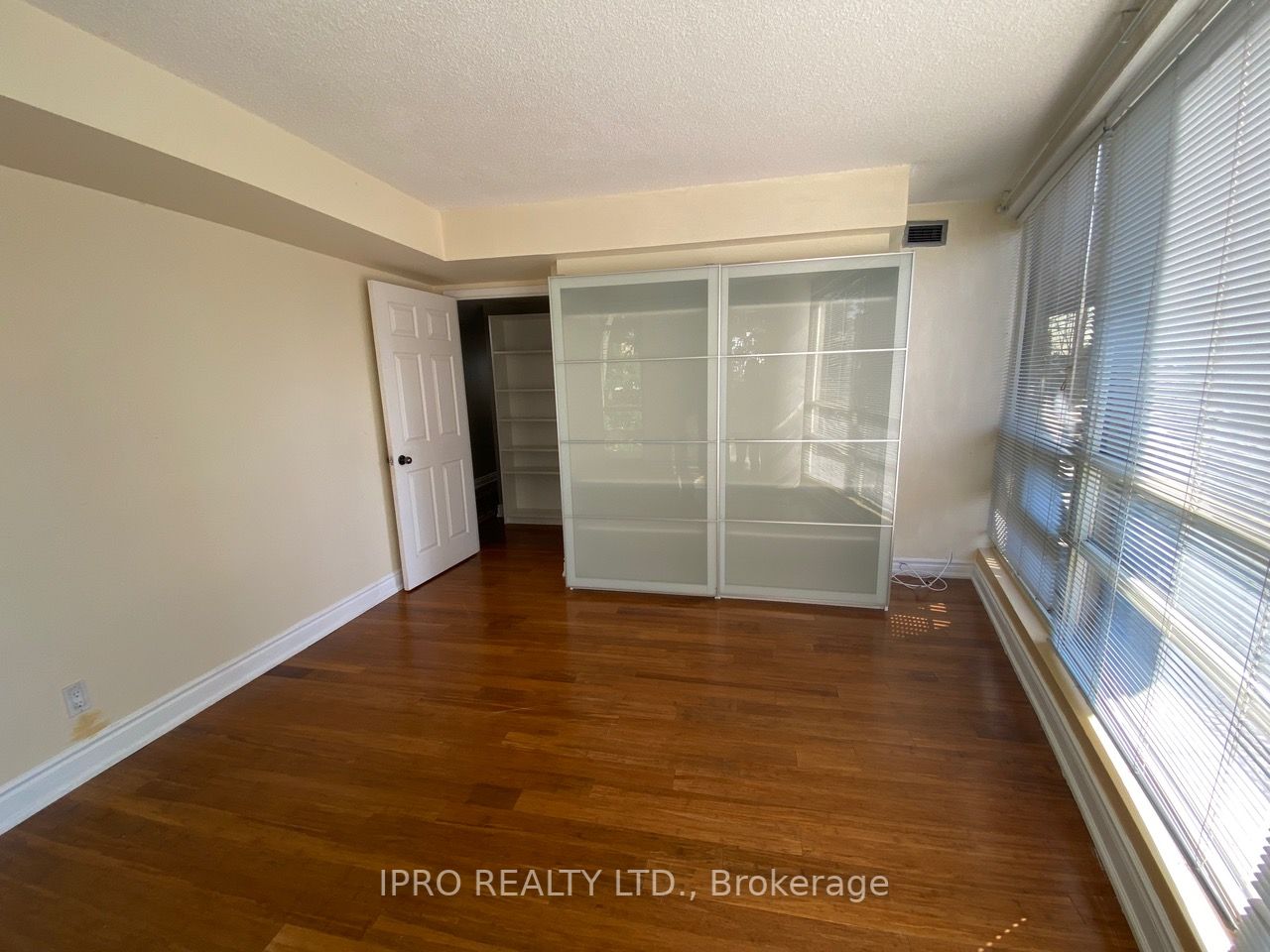 50 Eglinton Ave W, #201