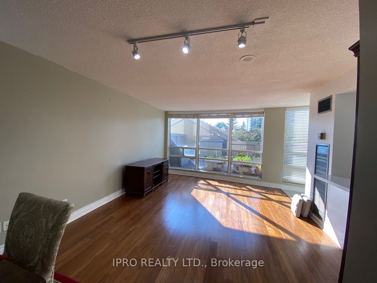 50 Eglinton Ave W, #201