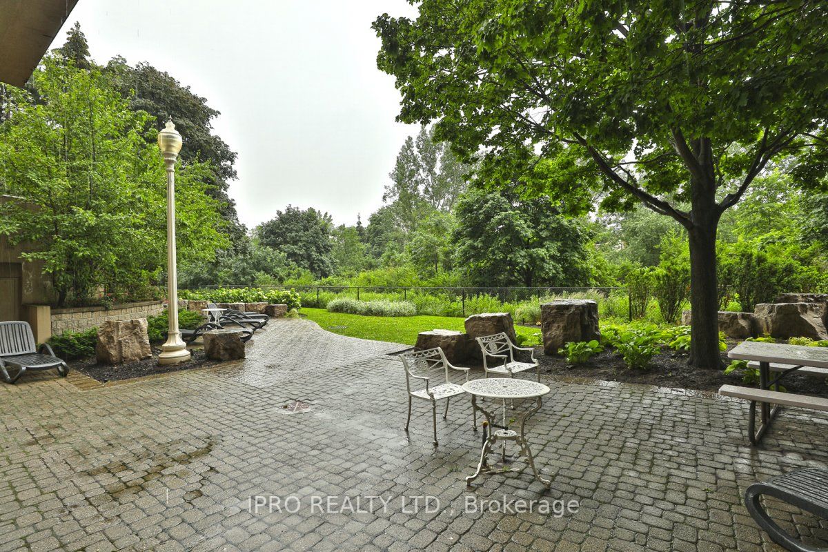 50 Eglinton Ave W, #201