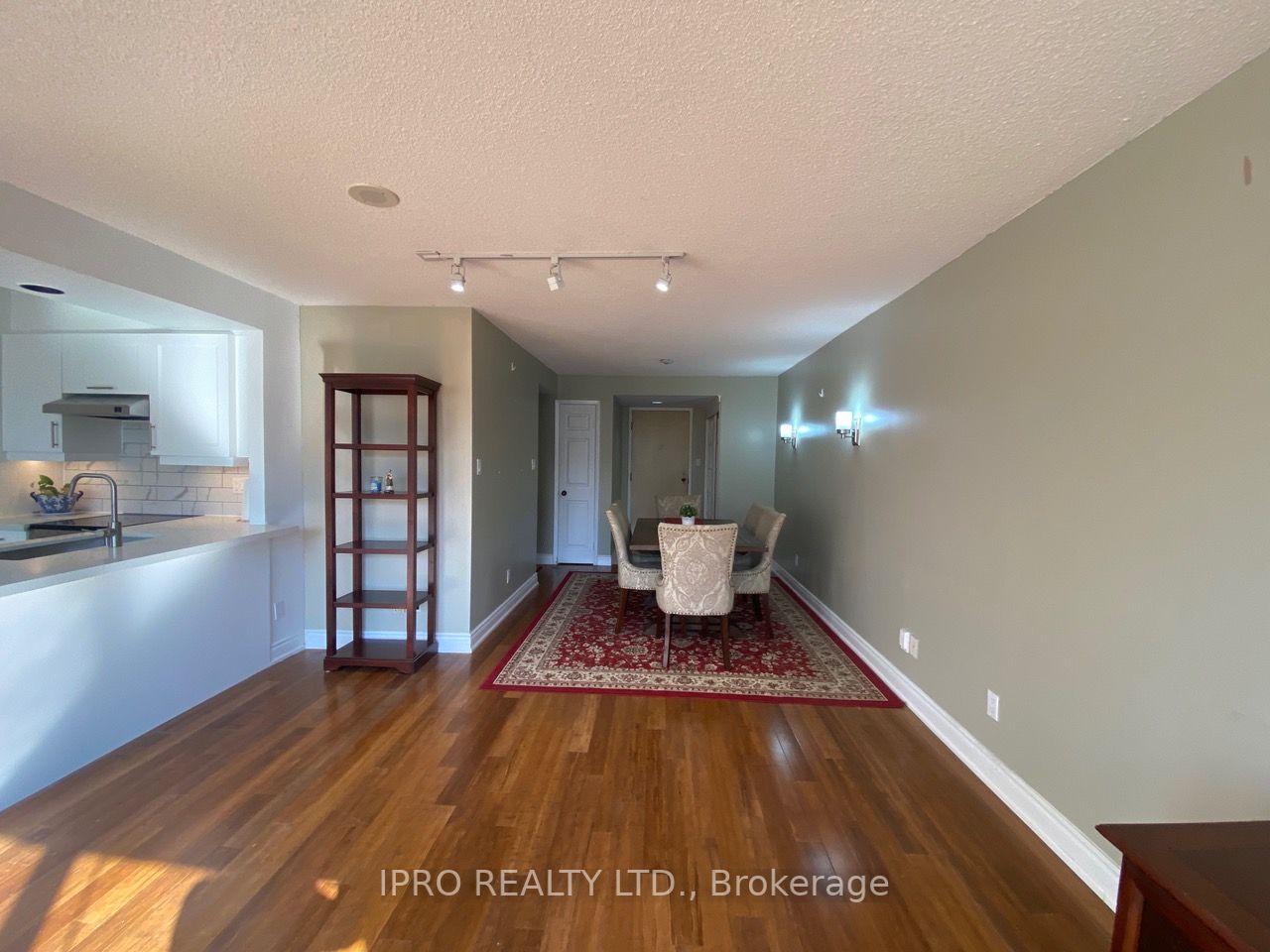 50 Eglinton Ave W, #201