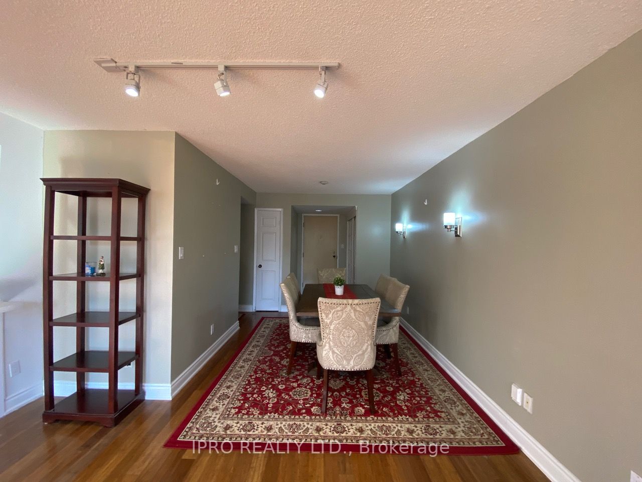 50 Eglinton Ave W, #201