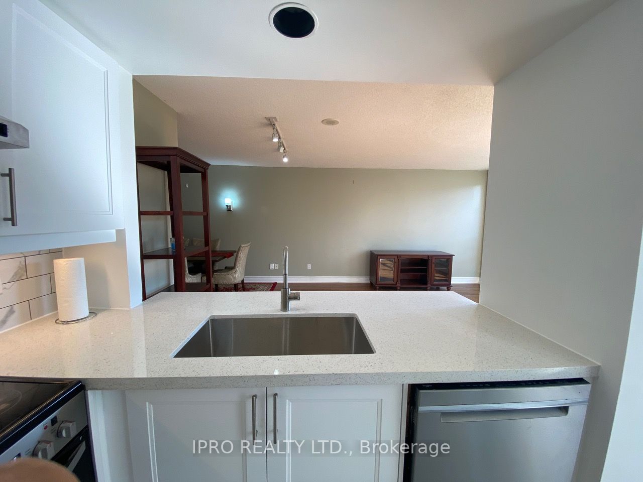 50 Eglinton Ave W, #201