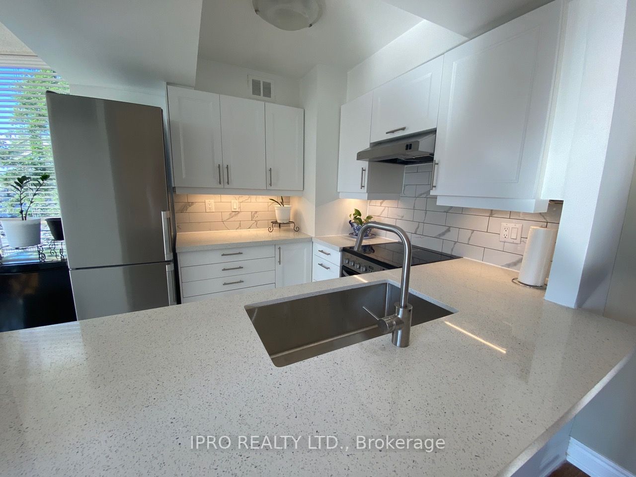 50 Eglinton Ave W, #201