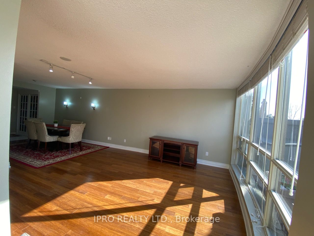 50 Eglinton Ave W, #201