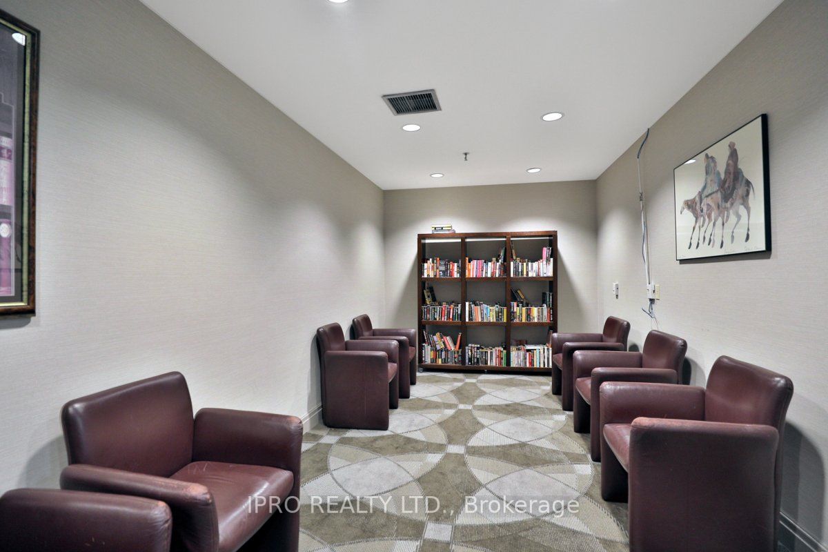 50 Eglinton Ave W, #201