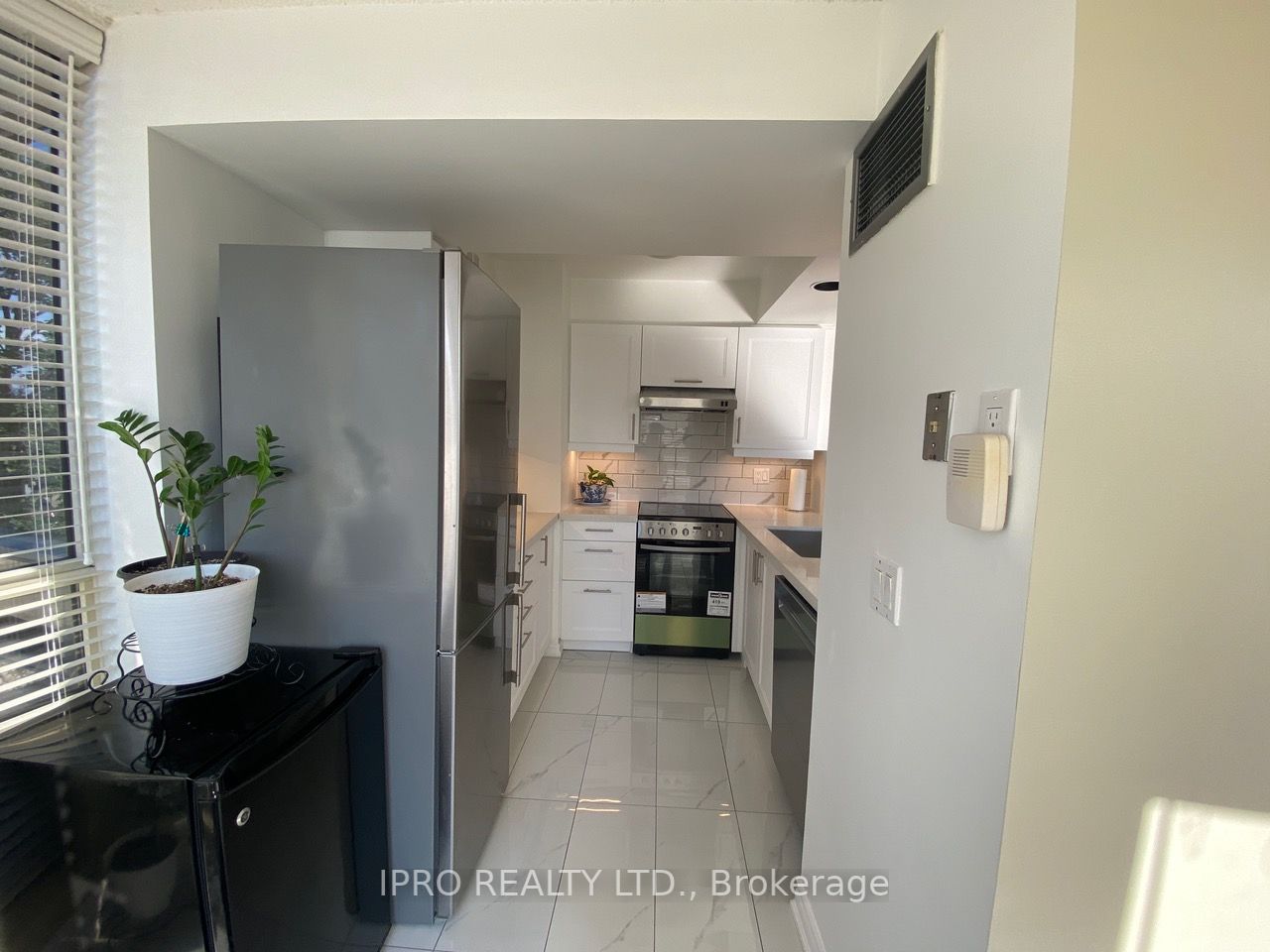 50 Eglinton Ave W, #201