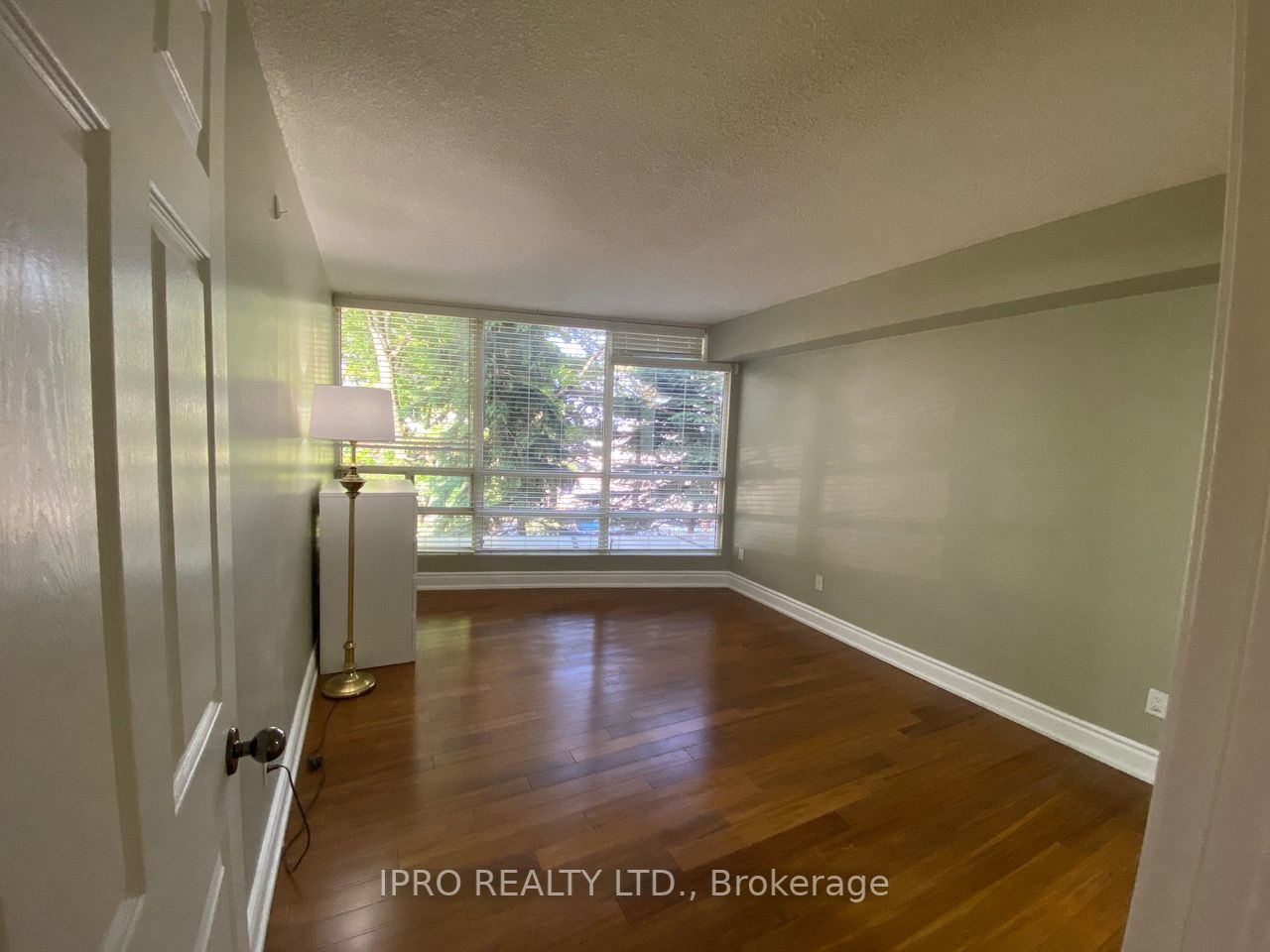 50 Eglinton Ave W, #201