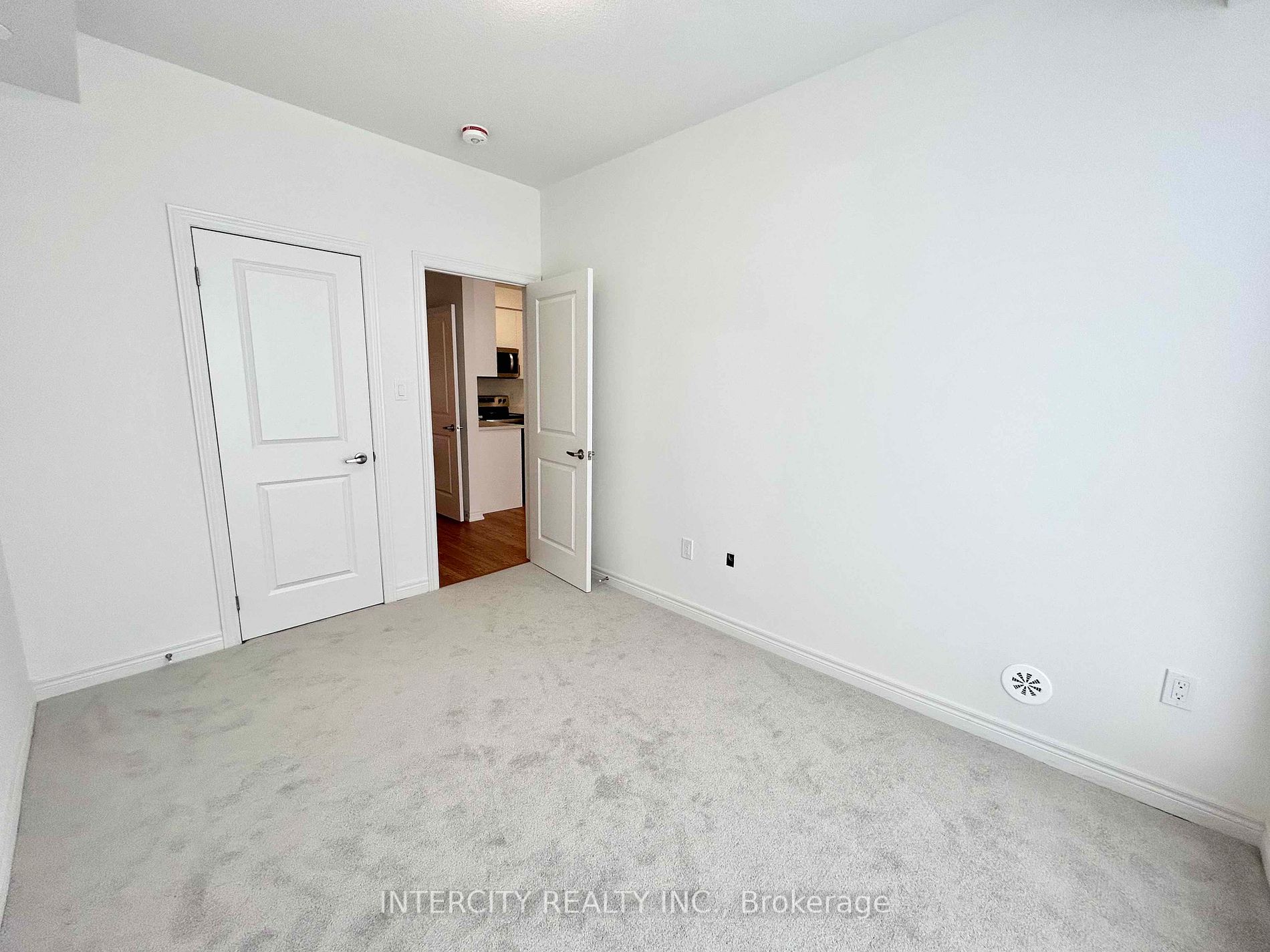Listing W6637880 - Large Photo # 13