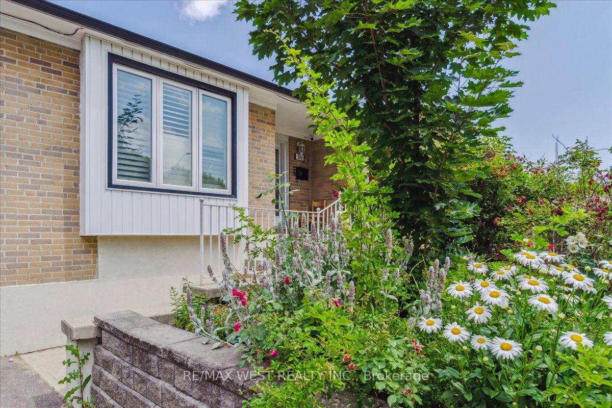 388 Hyacinthe Blvd
