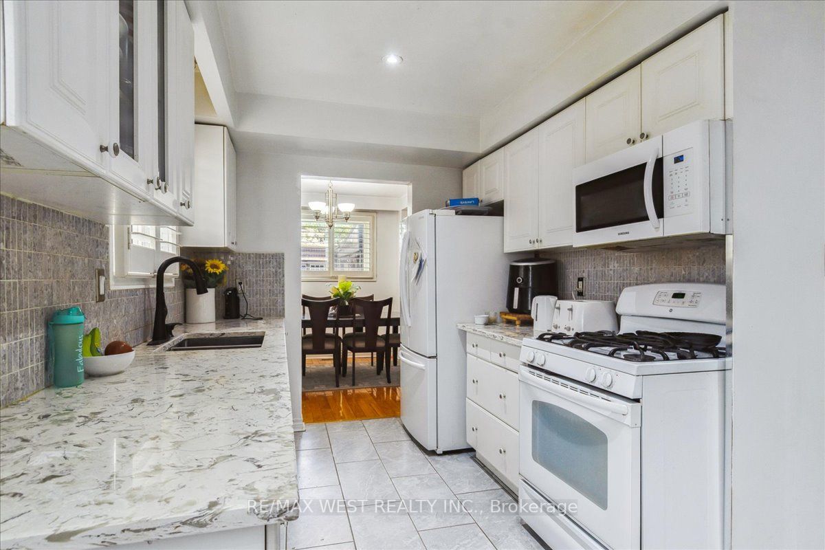 388 Hyacinthe Blvd