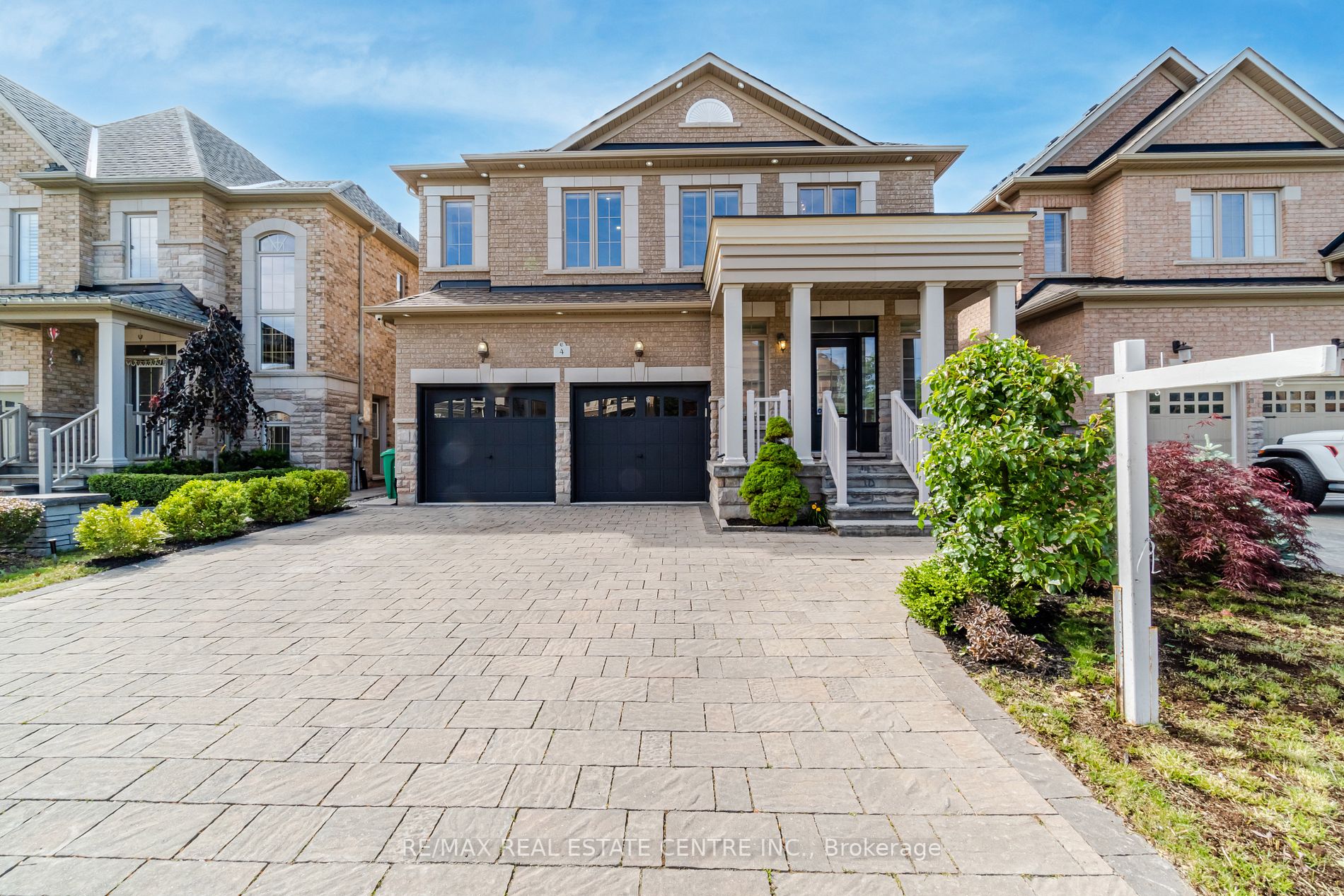 4 Ingleborough Dr