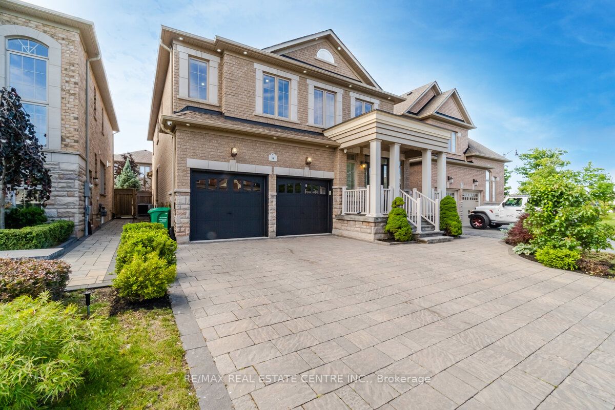 4 Ingleborough Dr