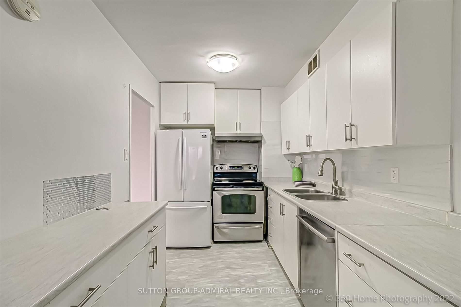 25 Four Winds Dr, #902