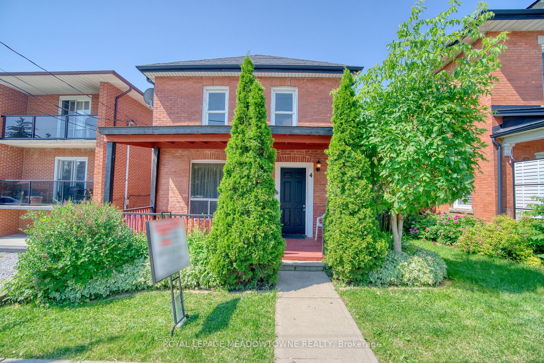 4 Main St S