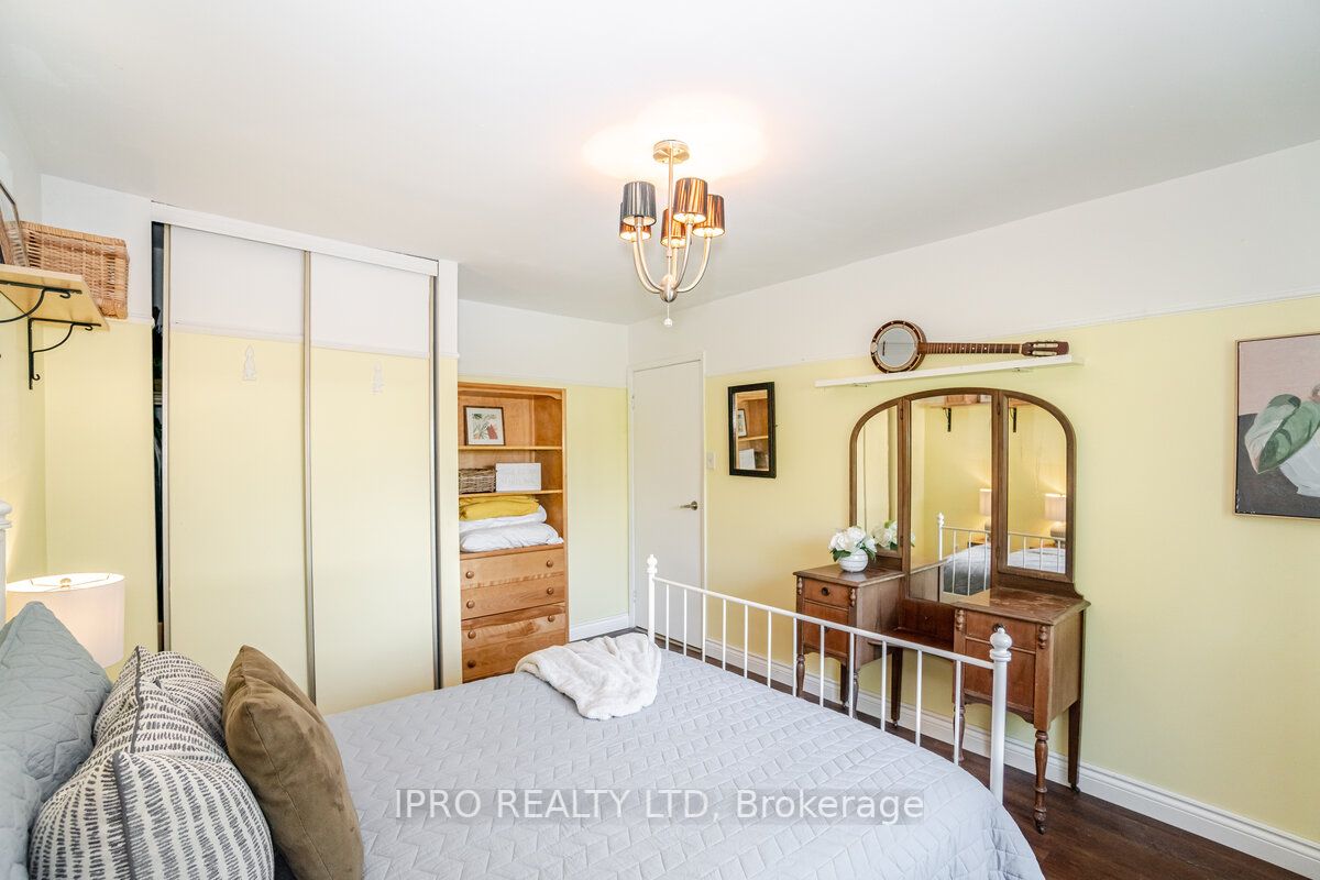 219 Rutherford Road N