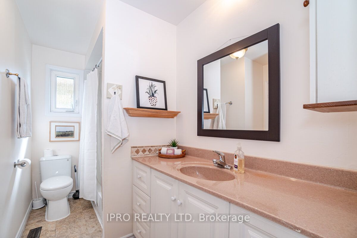 219 Rutherford Road N